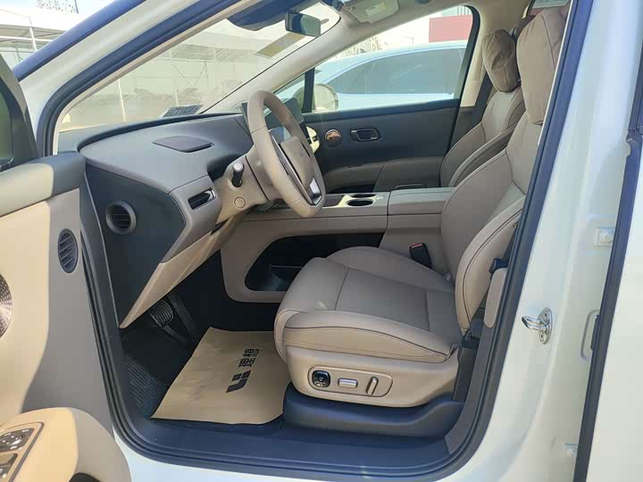 Фото 2 - LiXiang i8