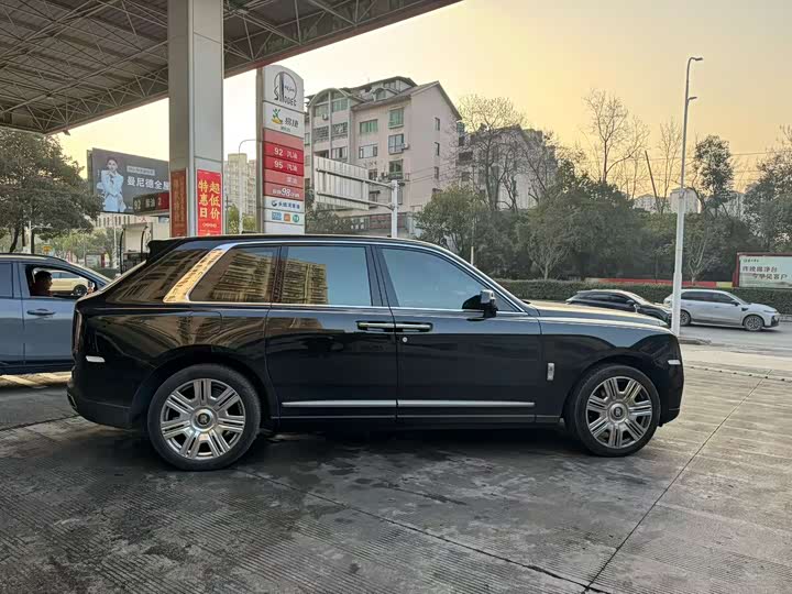 Фото 3 - Rolls-Royce Cullinan