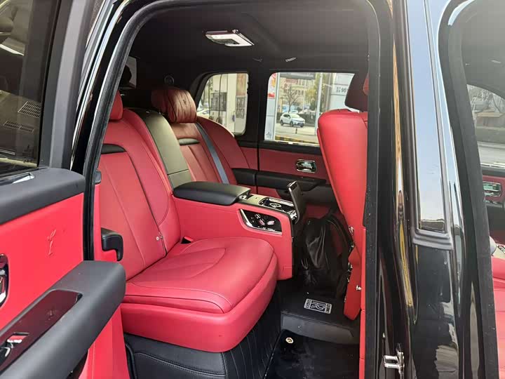 Фото 6 - Rolls-Royce Cullinan