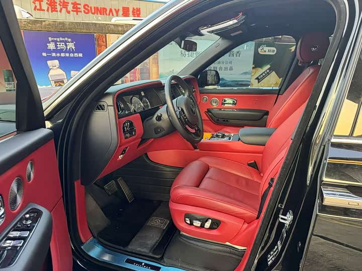 Фото 8 - Rolls-Royce Cullinan