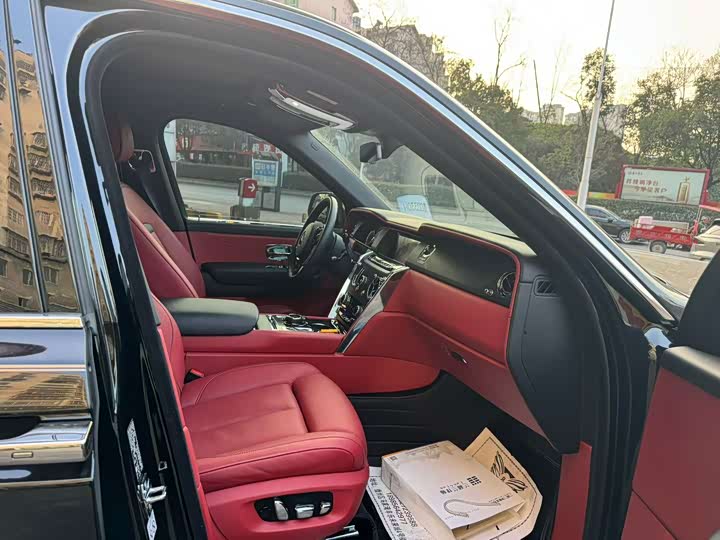 Фото 9 - Rolls-Royce Cullinan