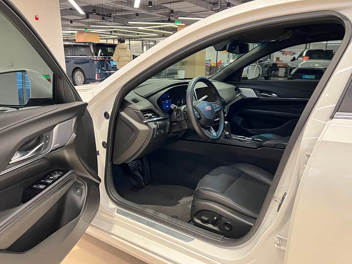 Фото 8 - Cadillac CT4