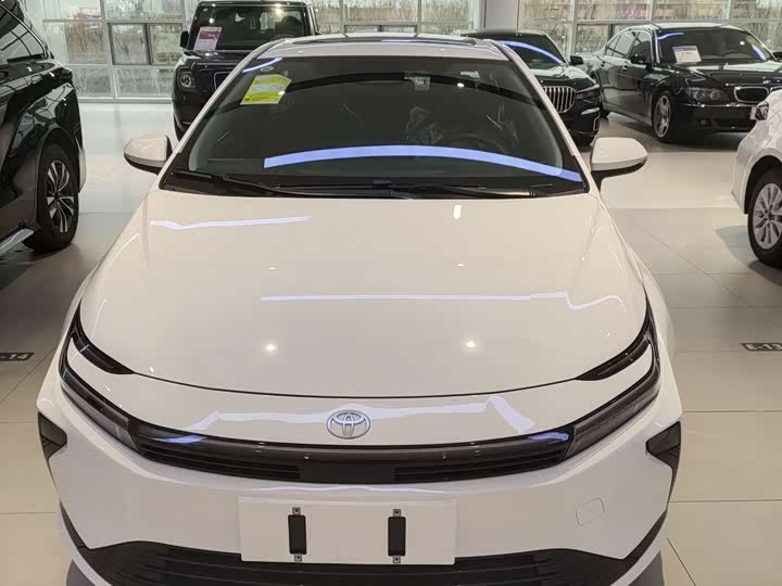 Фото 2 - Toyota Corolla