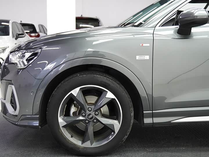 Фото 8 - Audi Q3