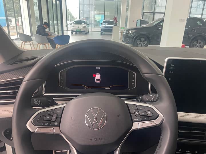 Фото 5 - Volkswagen Tiguan L Pro