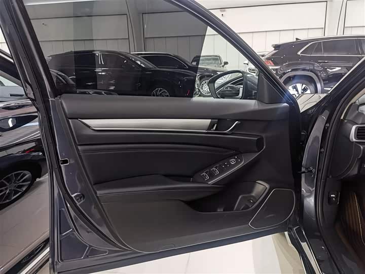 Фото 6 - Honda Accord