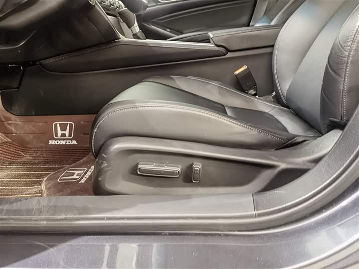 Фото 8 - Honda Accord