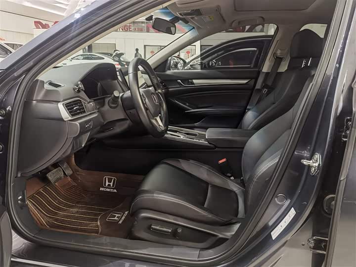 Фото 9 - Honda Accord