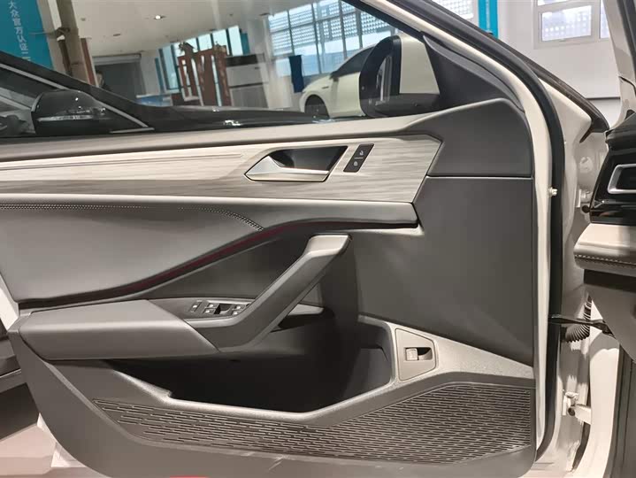 Фото 7 - Volkswagen Sagitar L