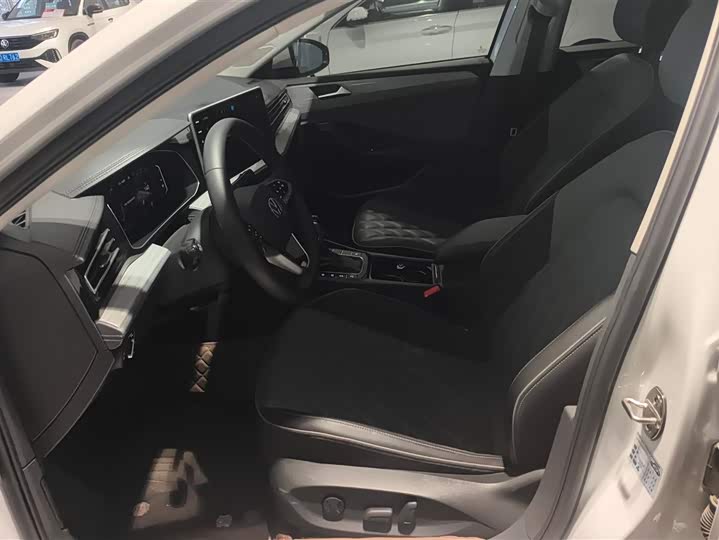 Фото 9 - Volkswagen Sagitar L