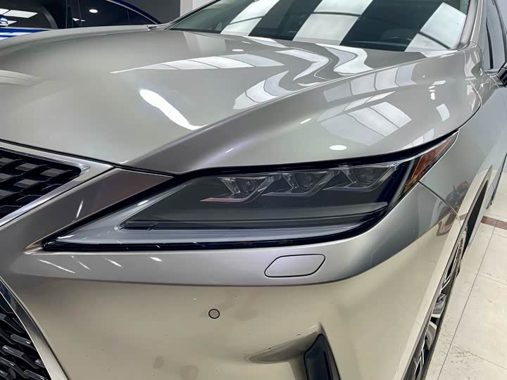 Фото 4 - Lexus RX