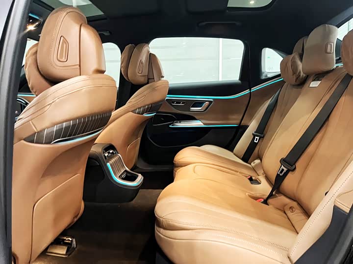 Фото 9 - Mercedes-Benz E-Class Hybrid