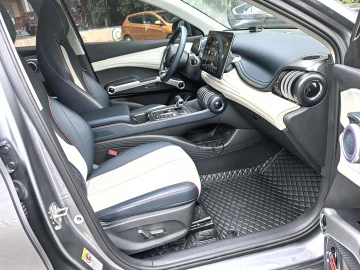 Фото 3 - BYD Yuan Plus