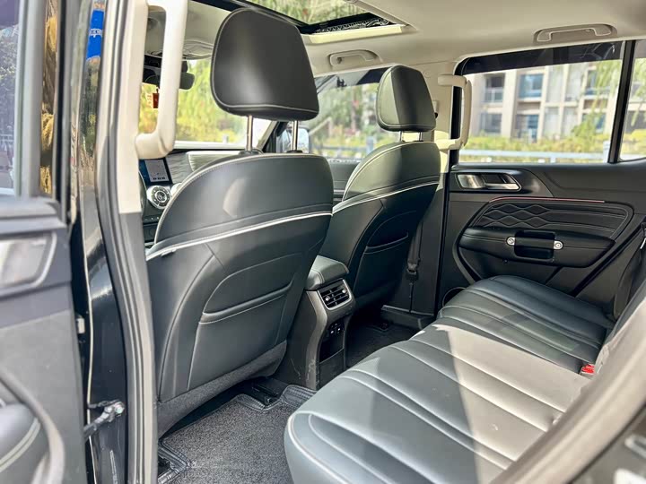 Фото 9 - Tank 300