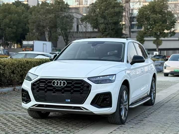 Фото 1 - Audi Q5L