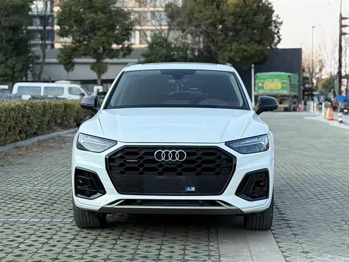 Фото 2 - Audi Q5L