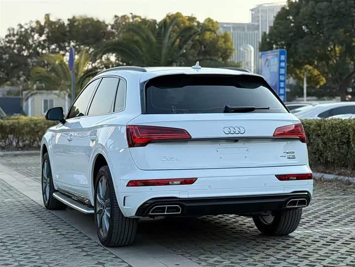 Фото 4 - Audi Q5L