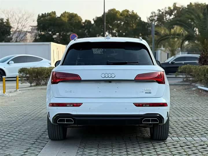 Фото 5 - Audi Q5L