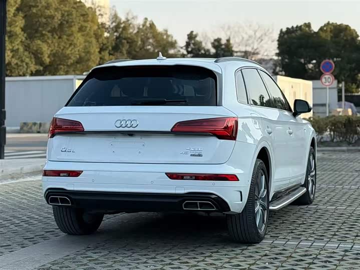 Фото 6 - Audi Q5L