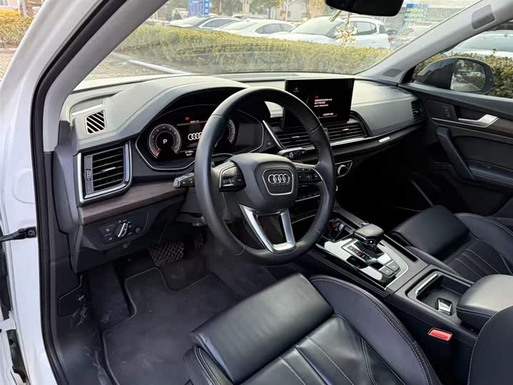 Фото 8 - Audi Q5L