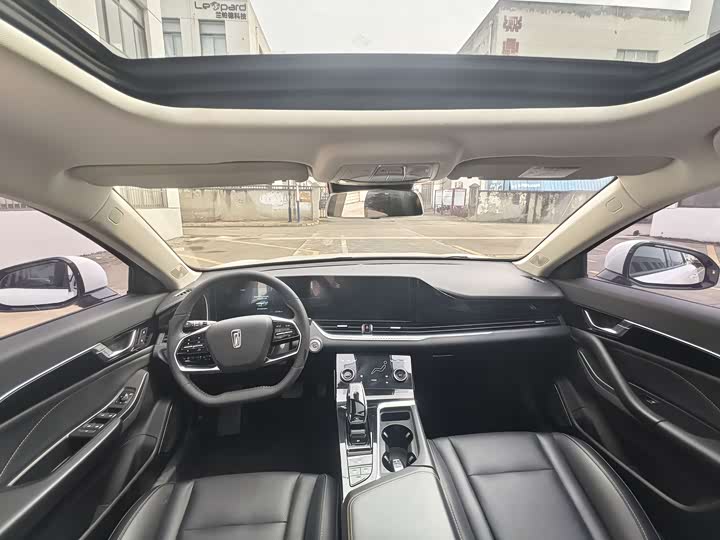 Фото 6 - Bestune B70