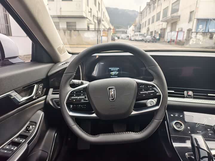 Фото 7 - Bestune B70