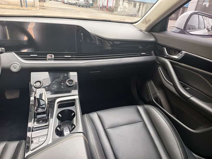 Фото 8 - Bestune B70