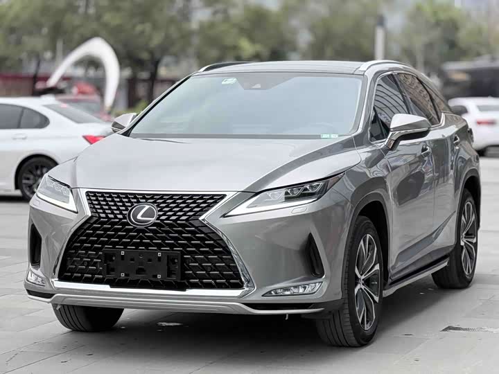 Фото 1 - Lexus RX