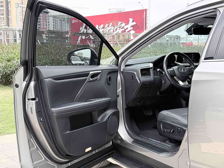 Фото 5 - Lexus RX