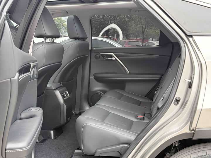 Фото 7 - Lexus RX