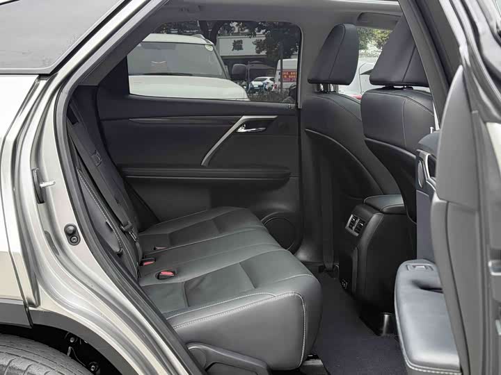 Фото 8 - Lexus RX