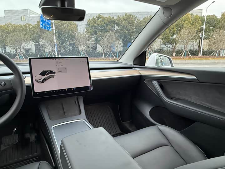 Фото 6 - Tesla Model Y