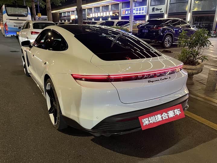 Фото 4 - Porsche Taycan