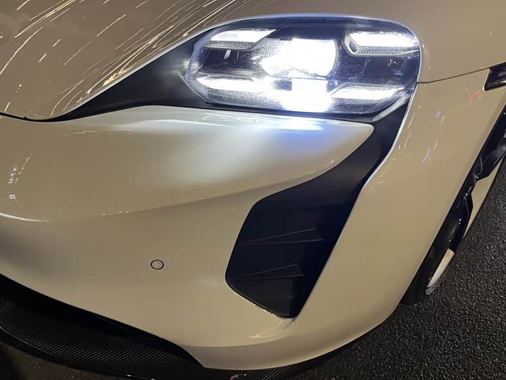 Фото 9 - Porsche Taycan