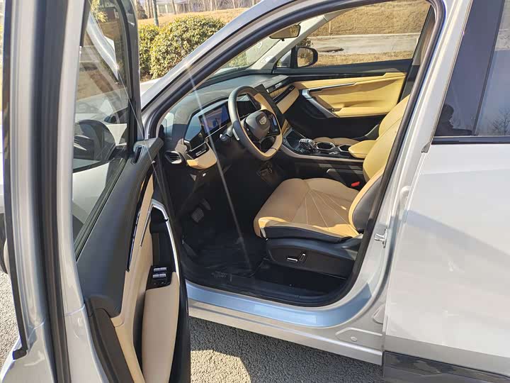 Фото 4 - Geely Atlas L