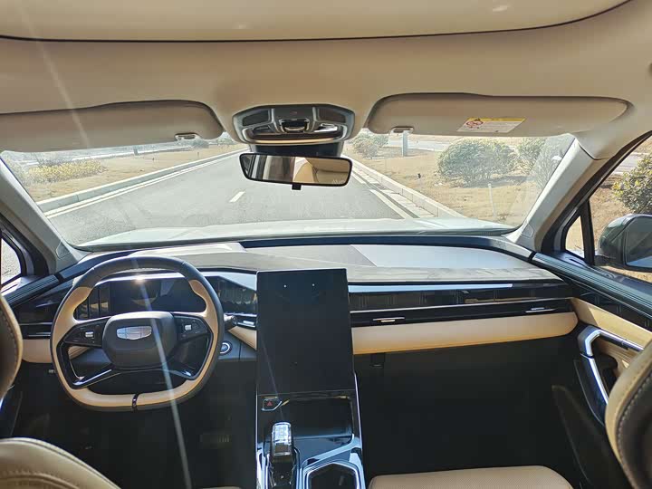 Фото 6 - Geely Atlas L