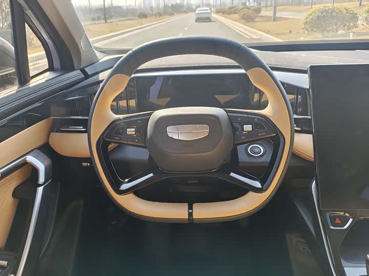 Фото 7 - Geely Atlas L
