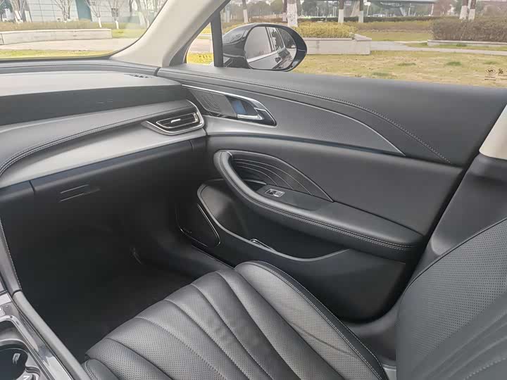 Фото 5 - Hongqi H5