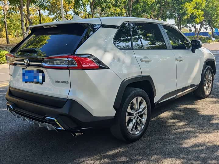 Фото 4 - Toyota Wildlander