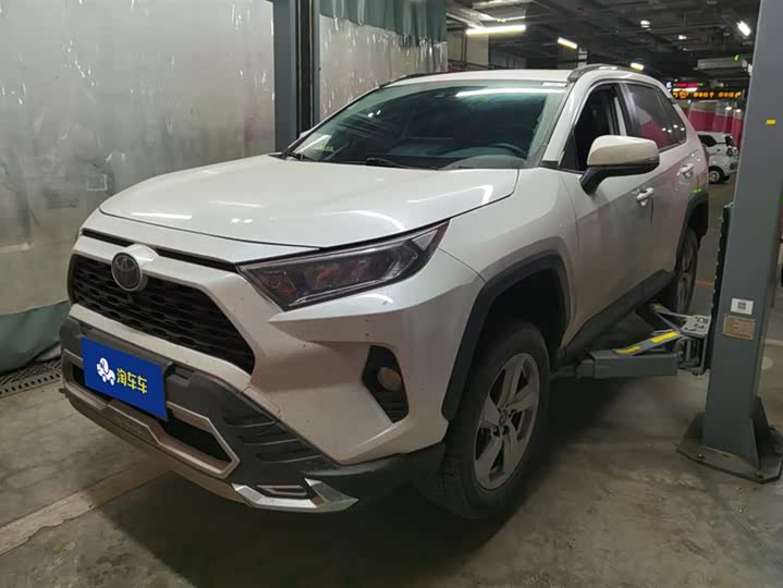 Фото 1 - Toyota RAV4