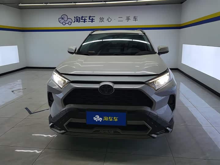 Фото 2 - Toyota RAV4