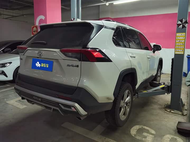 Фото 3 - Toyota RAV4