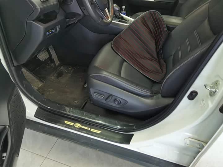 Фото 9 - Toyota RAV4