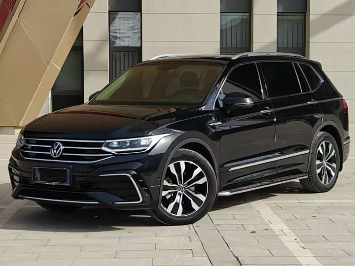 Фото 1 - Volkswagen Tiguan L Pro