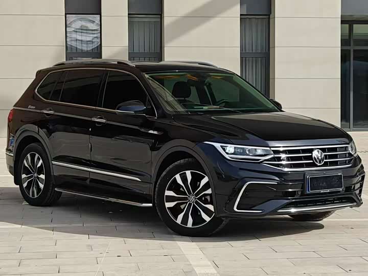 Фото 3 - Volkswagen Tiguan L Pro