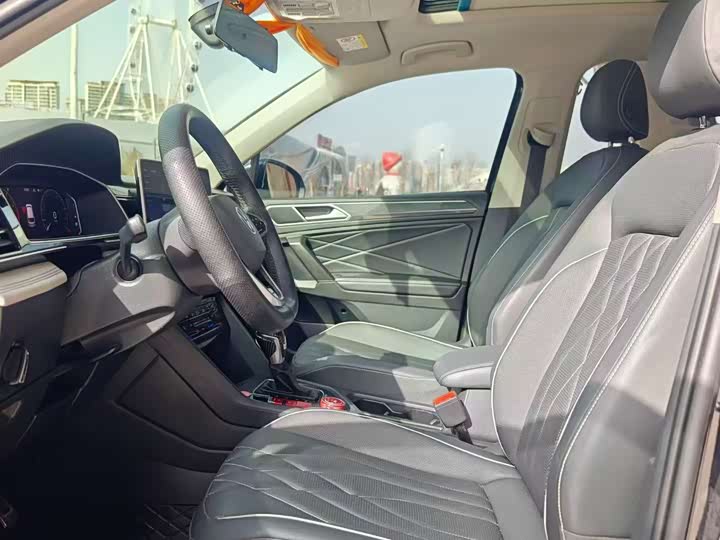 Фото 7 - Volkswagen Tiguan L Pro