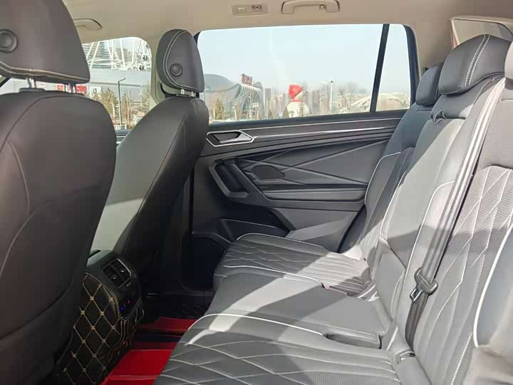 Фото 9 - Volkswagen Tiguan L Pro