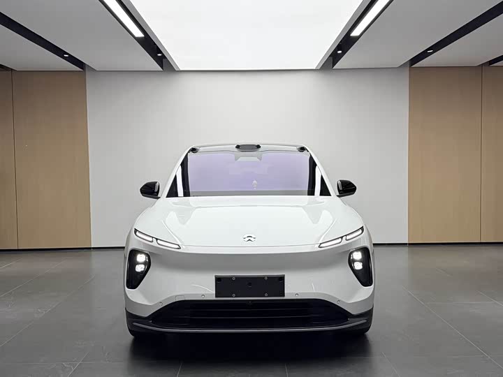 Фото 2 - Nio EC6