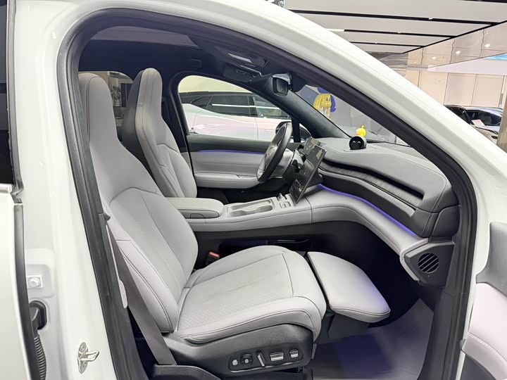 Фото 8 - Nio EC6