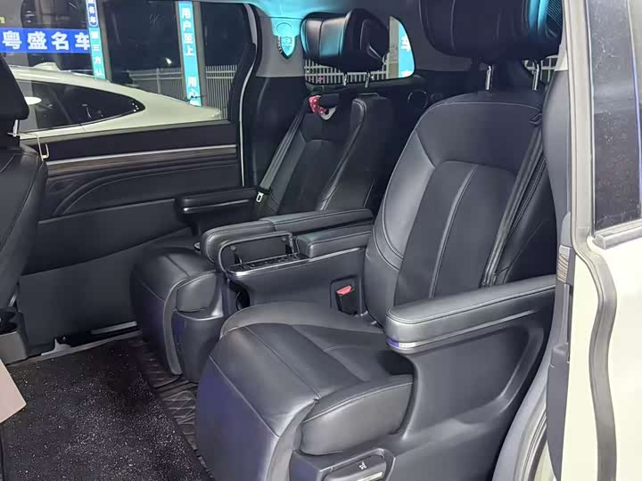 Фото 4 - GAC Trumpchi M8